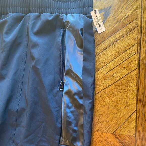 NWT Victoria Secret Sport VSX Windpant - Picture 5 of 5